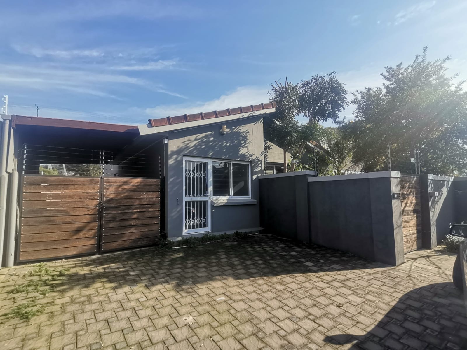 4-Bedroom Fixer-UpperHome For Sale in De Zoete Inval, Paarl