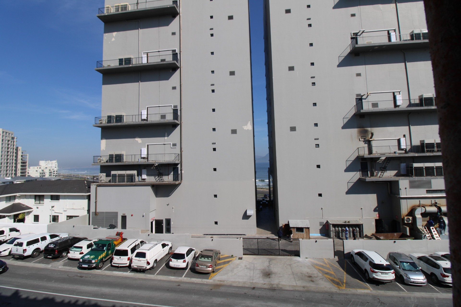 Apartment for sale in Table View, Blouberg, 83 m²