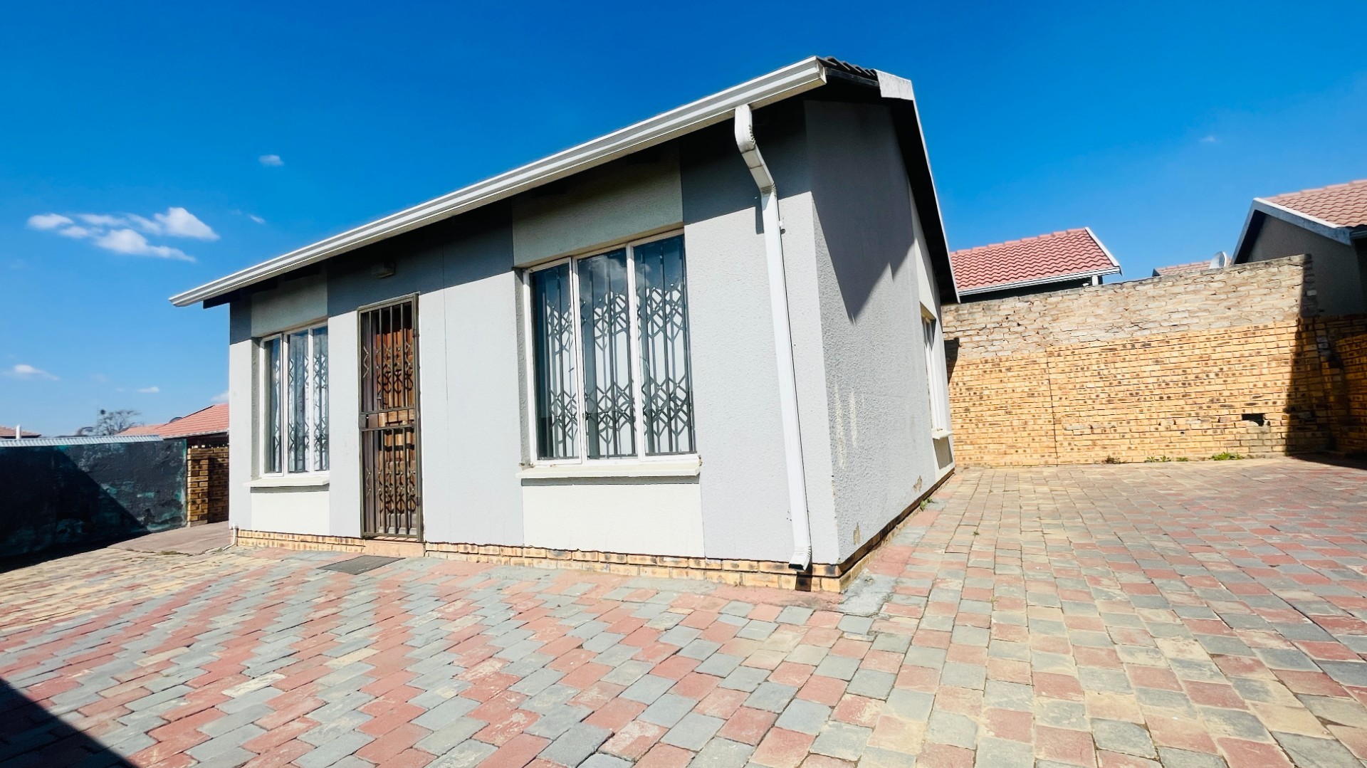 2 Bedroom House For Sale in Cosmo City