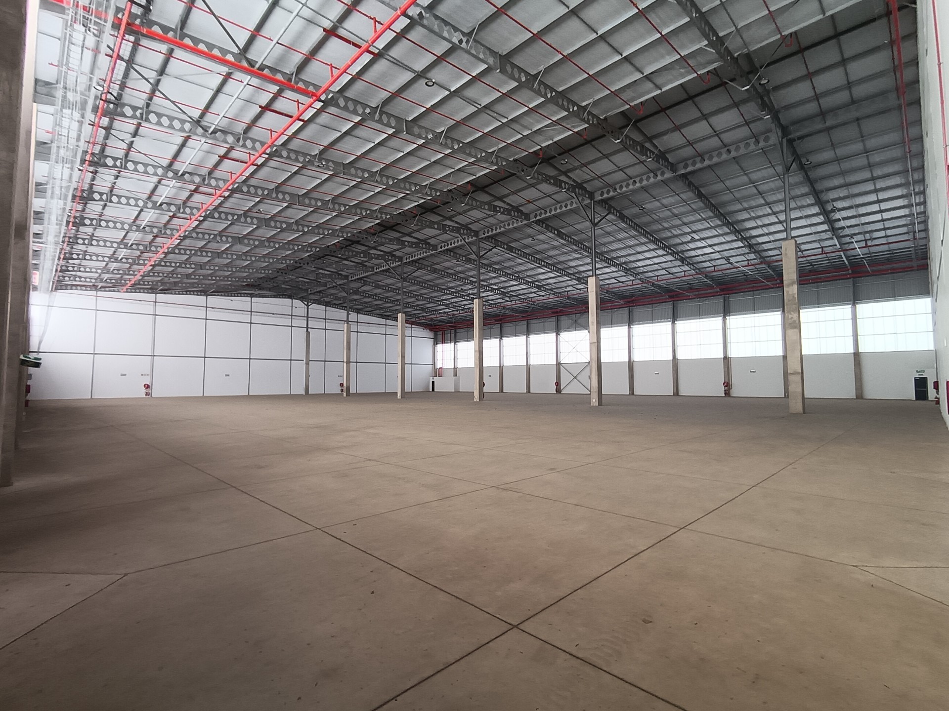 5,367m² Warehouse To Let in Cornubia