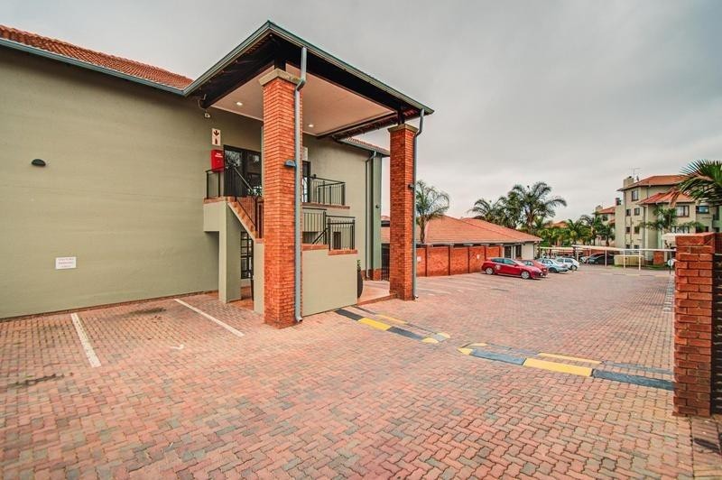 Modern 3-Bedroom, 2-Bathroom Townhouse , Solheim
