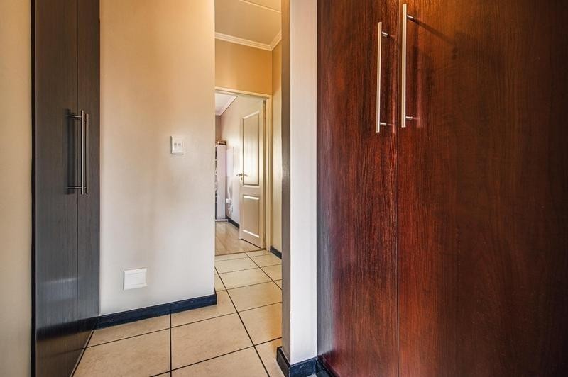 Modern 3-Bedroom, 2-Bathroom Townhouse , Solheim