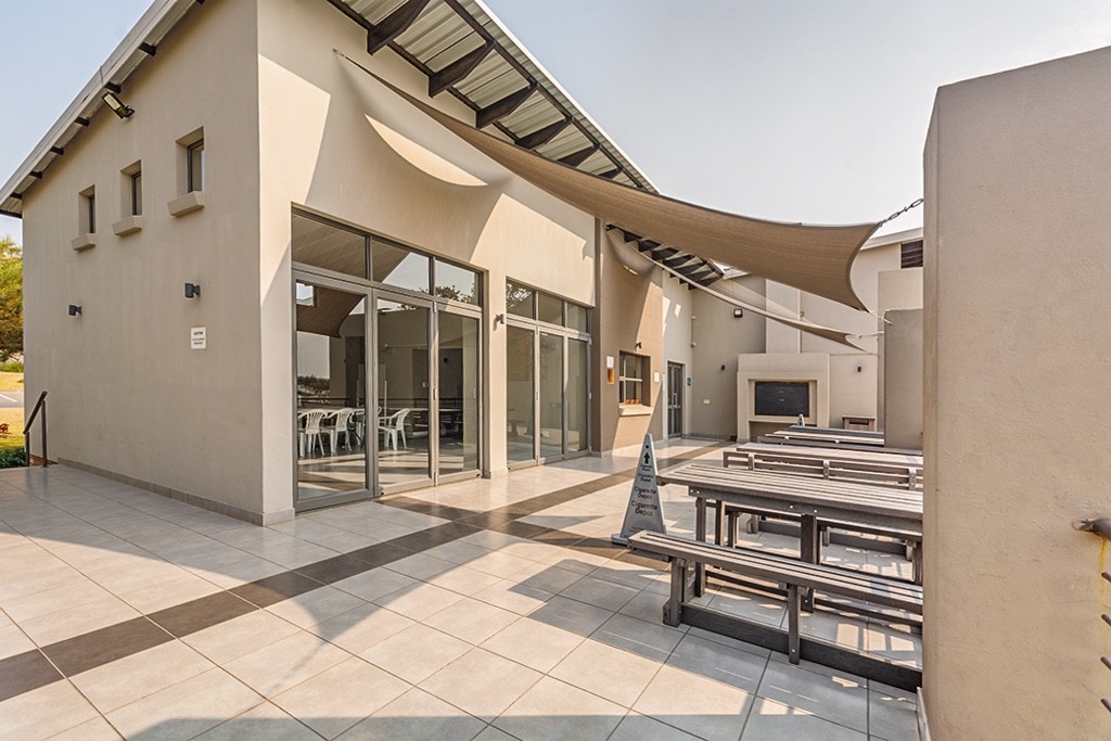 0.5 Bed Apartment For Sale in Dainfern, Sandton