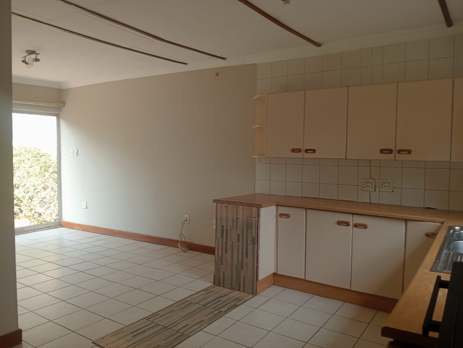 Cottage To Rent in Northcliff, Randburg