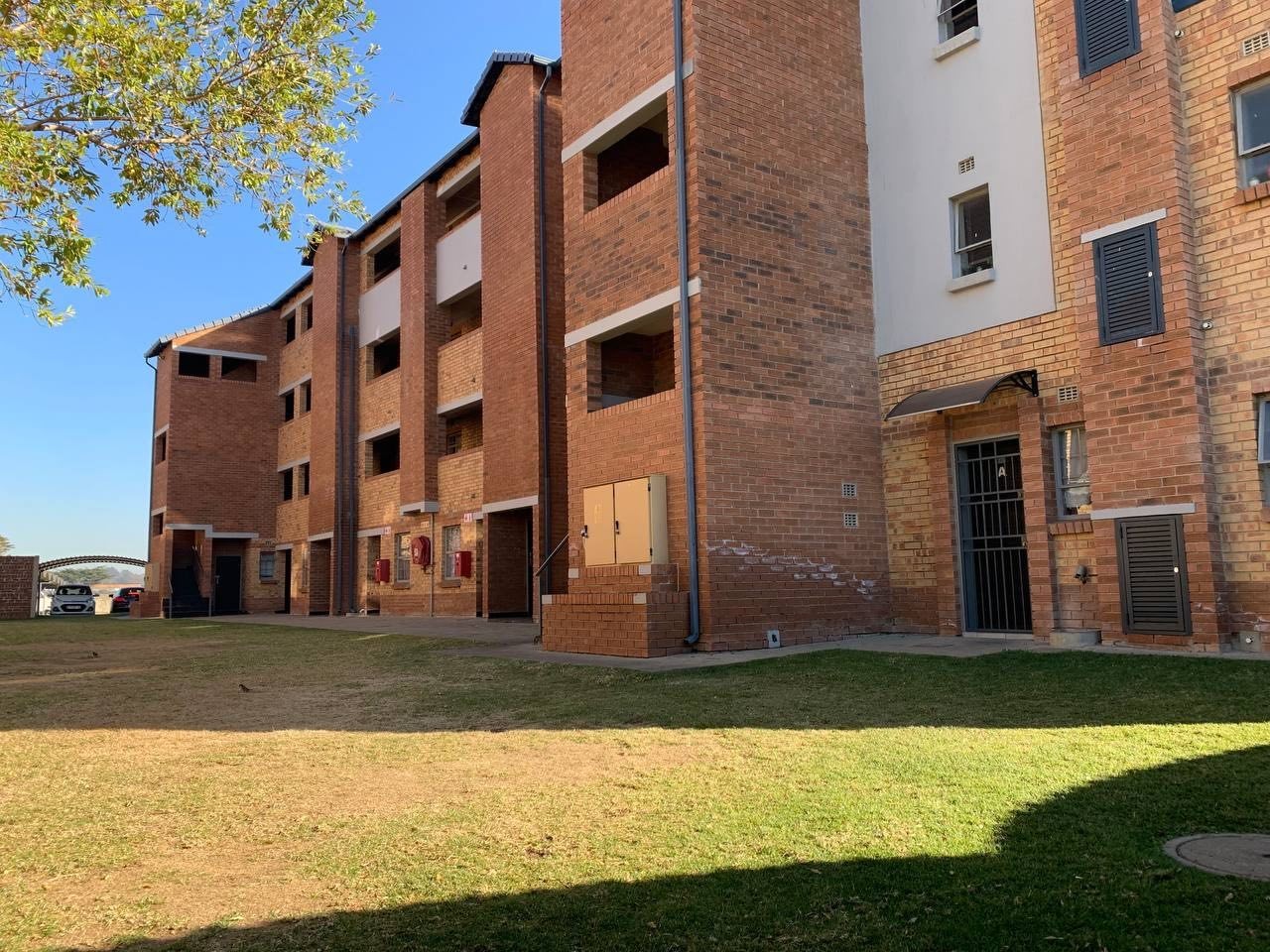 Apartment for sale in Heuweloord, Centurion, Block 13 (1st floor), The Junction Village 1, 10 Apiesdoring Drive, Heuweloord, Centurion, Gauteng, 58 m²