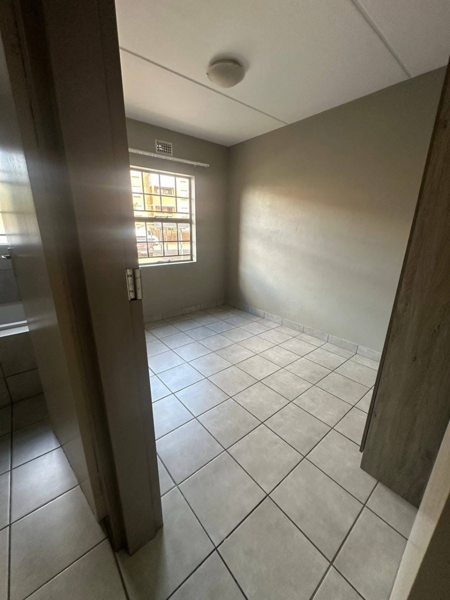 Apartment for sale in Heuweloord, Centurion, Block 13 (1st floor), The Junction Village 1, 10 Apiesdoring Drive, Heuweloord, Centurion, Gauteng, 58 m²