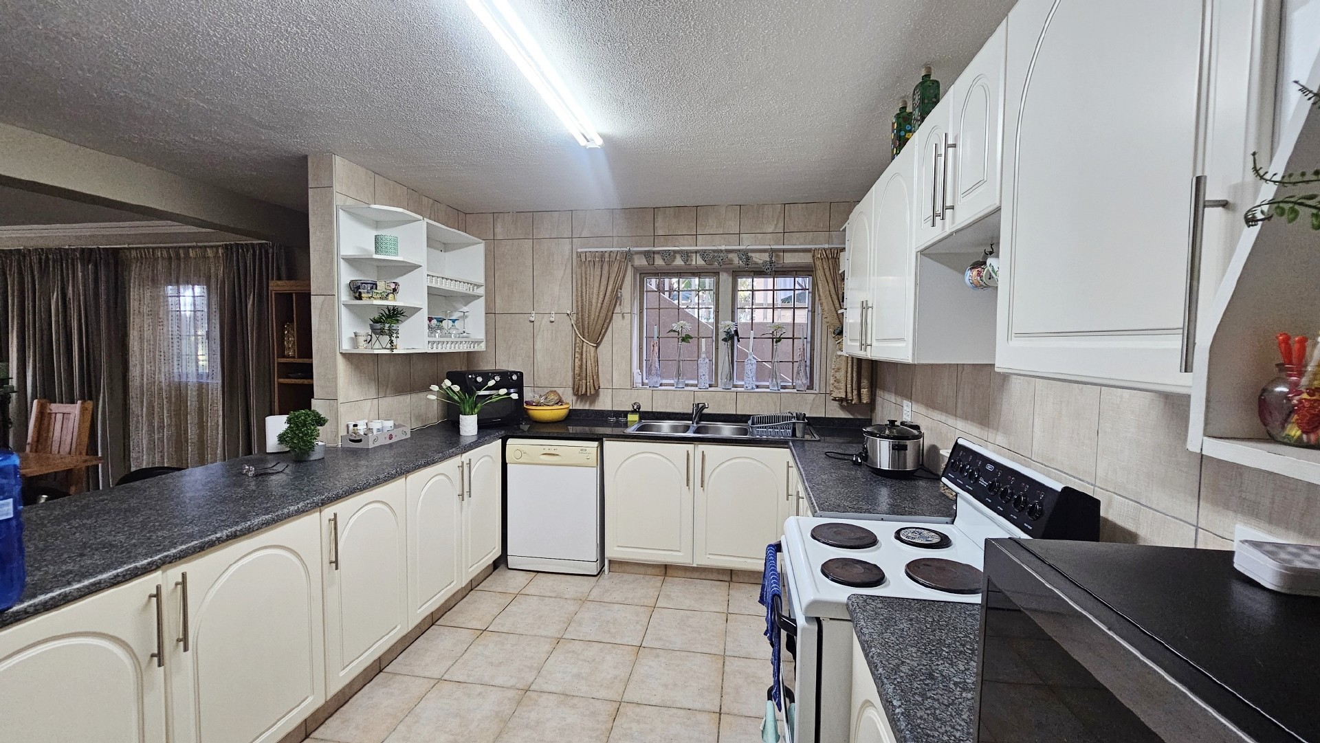Apartment Block for sale in Margate, KwaZulu Natal, 1067 m²