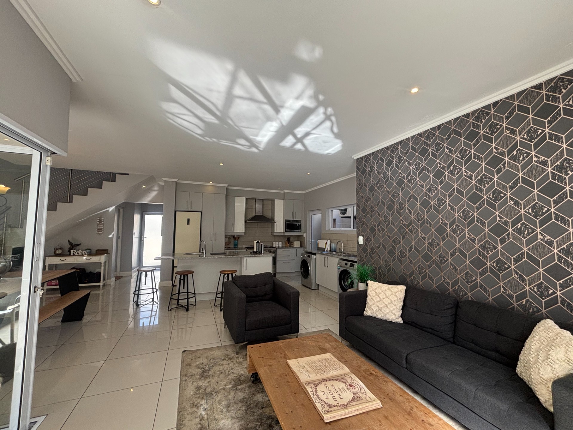 Townhouse for rent in Bryanston East, Bryanston, Sandton, 200 m²