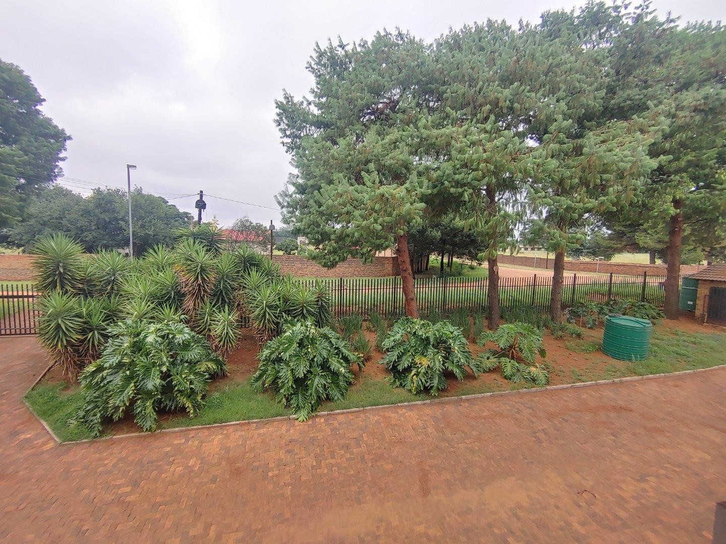 Townhouse for rent in Bredell, Kempton Park
