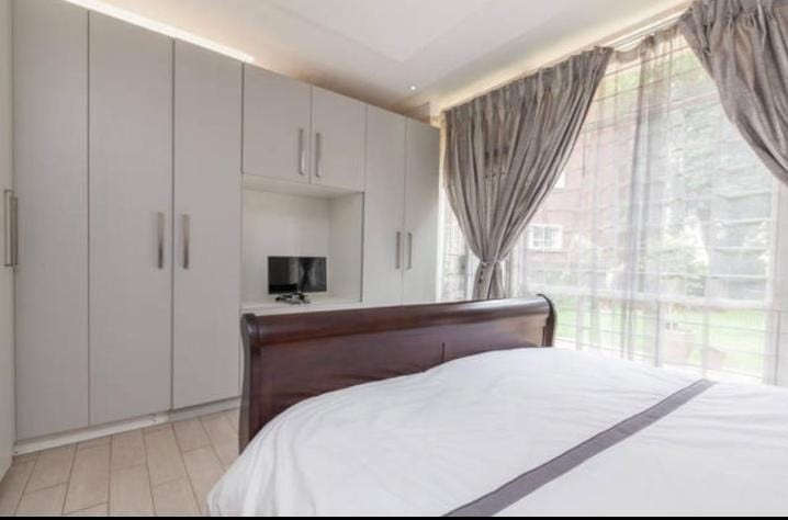 Apartment for rent in Illovo, Sandton, 0 (0th floor), Illovo, 0 Hurlingham Road, Illovo, Sandton, Gauteng