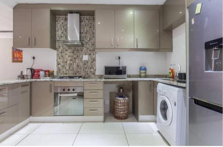 Apartment for rent in Illovo, Sandton, 0 (0th floor), Illovo, 0 Hurlingham Road, Illovo, Sandton, Gauteng