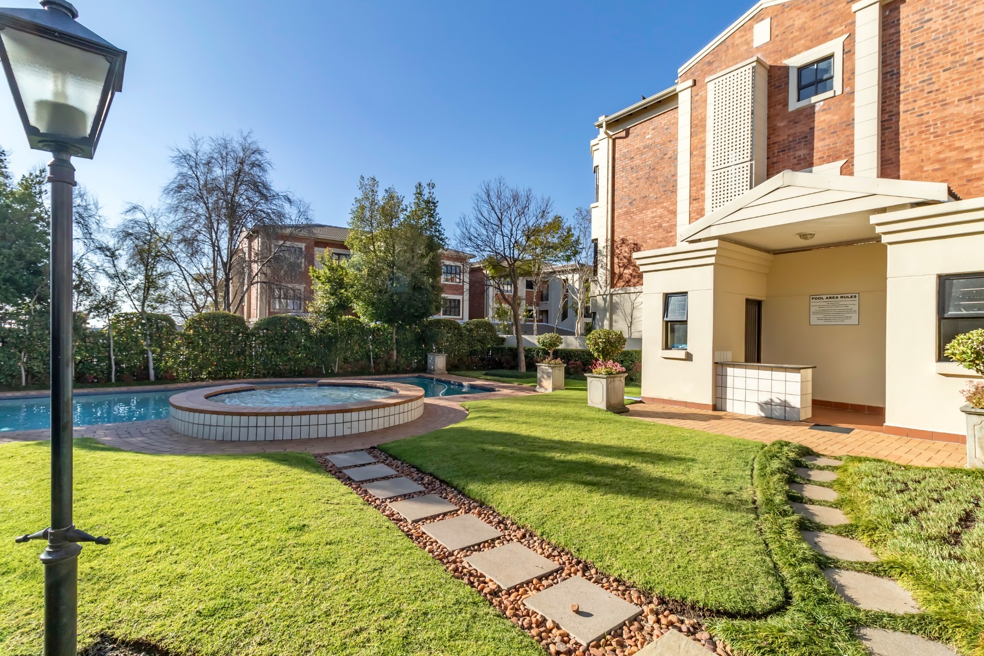 Apartment for sale in Bryanston, Sandton, 99 m²