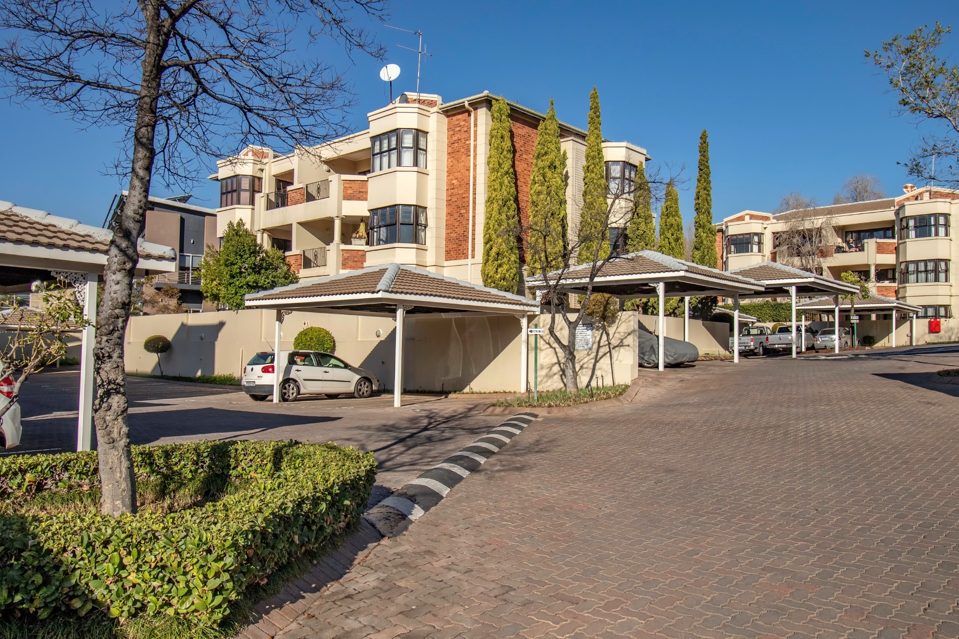 Apartment for sale in Bryanston, Sandton, 99 m²