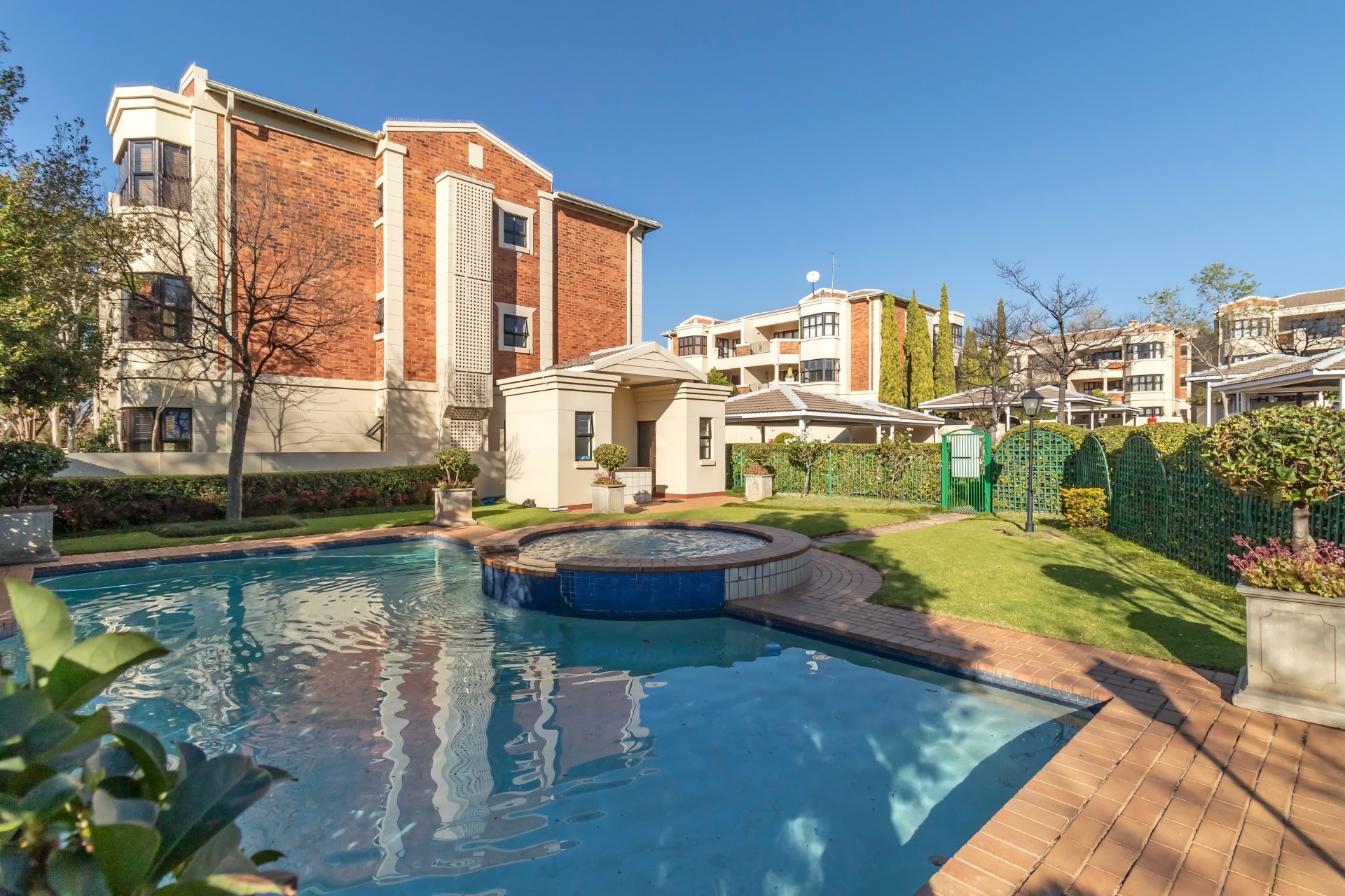 Apartment for sale in Bryanston, Sandton, 99 m²