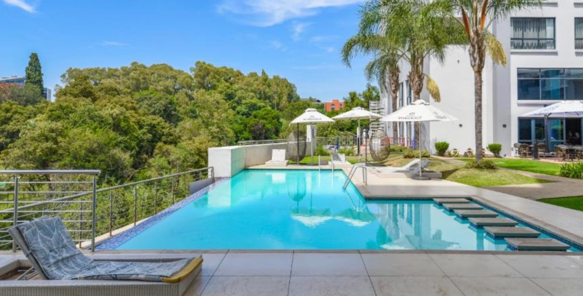 Apartment for sale in Ashlea Gardens, Pretoria, 56 m²