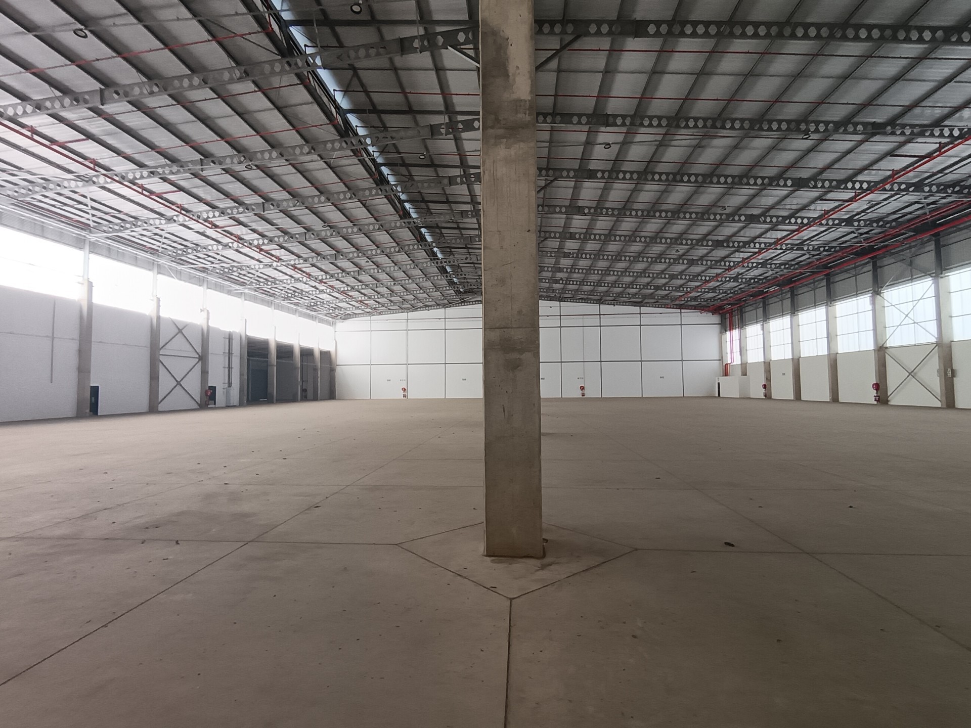 Warehouse for rent in Cornubia, KwaZulu Natal, 12449 m²