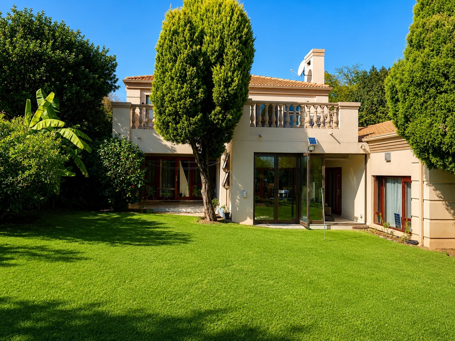House for sale in Blue Valley Golf Estate, Centurion, 880 m²