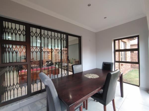 Townhouse for rent in Bartlett, Boksburg