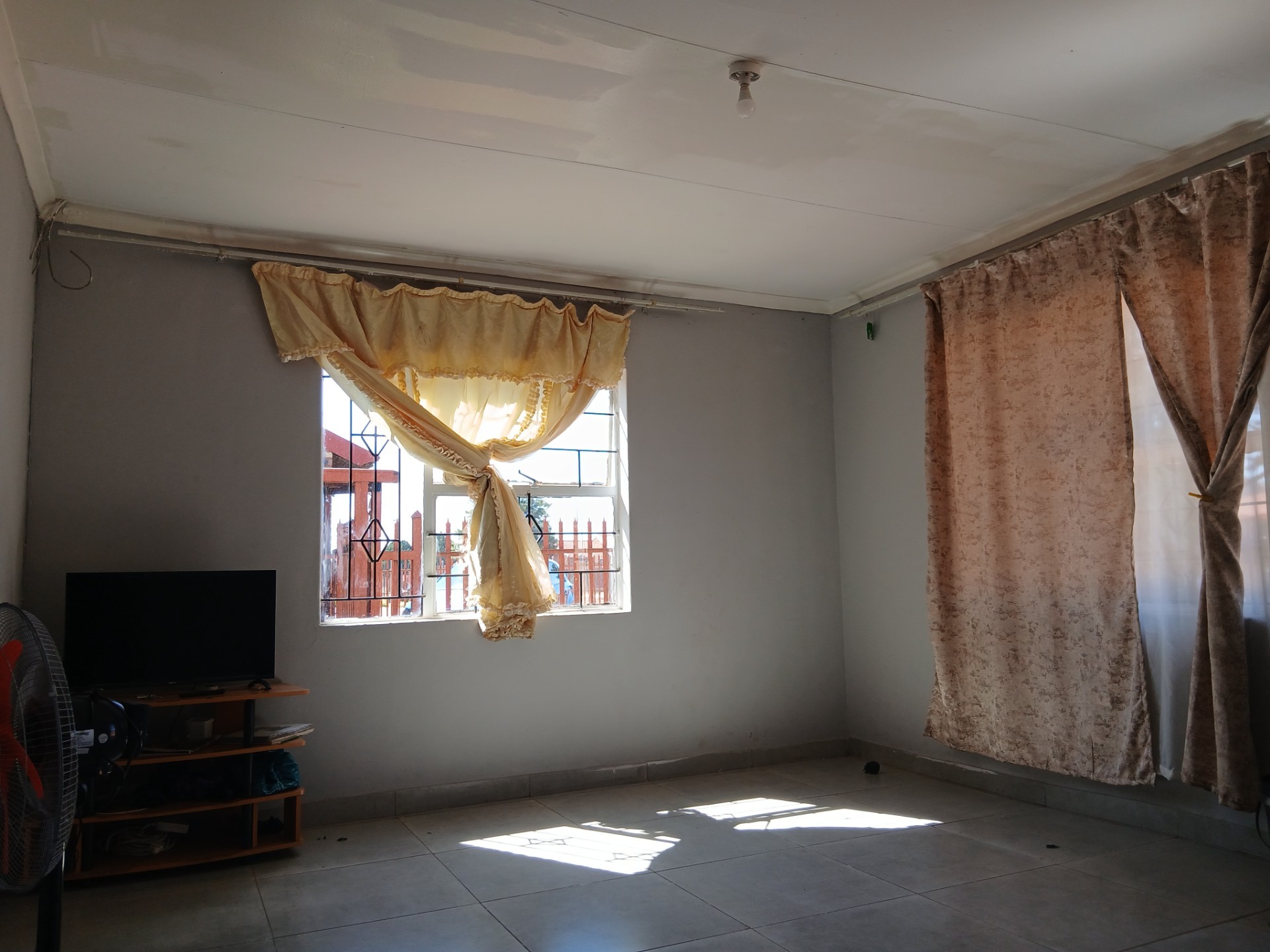 House for sale in Mmabatho Unit 12, Mmabatho, Mafikeng, North West, 400 m²