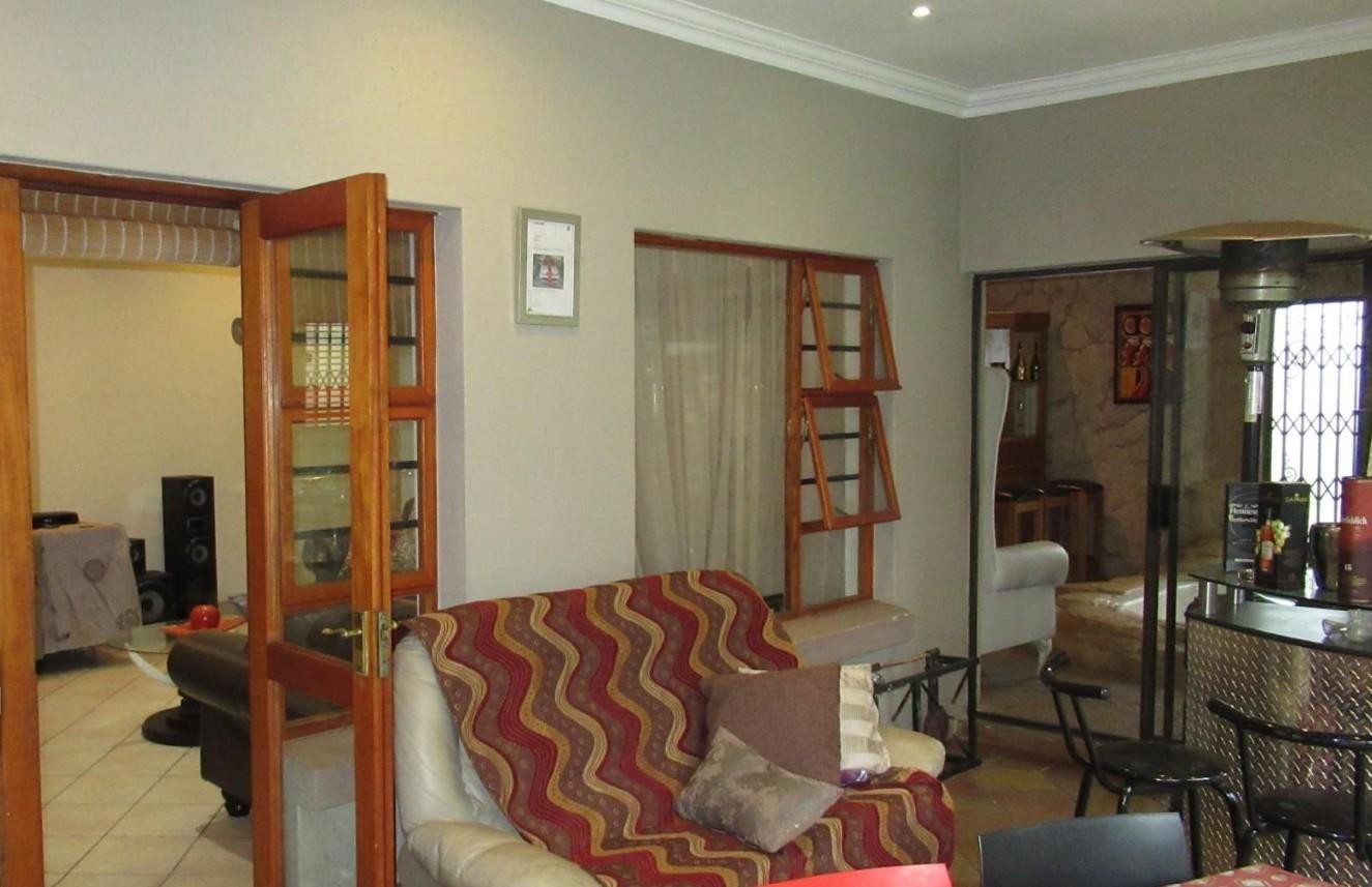 House for sale in Van Riebeeck Park, Kempton Park, 329 m²