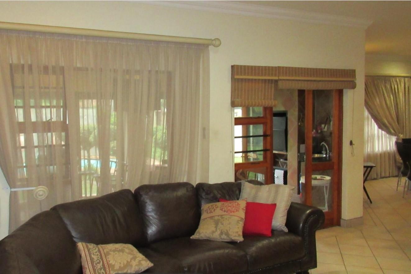 House for sale in Van Riebeeck Park, Kempton Park, 329 m²