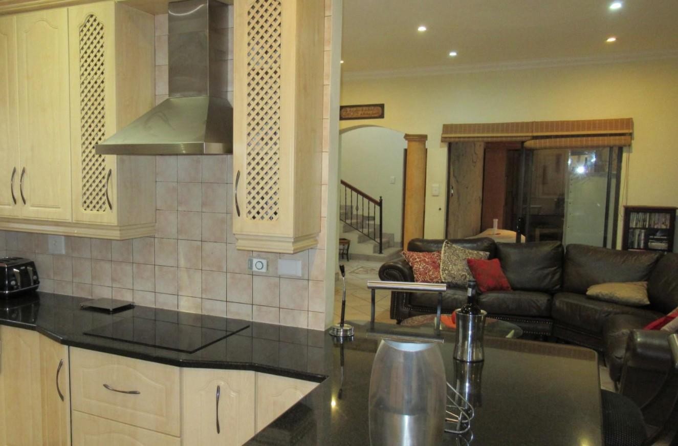 House for sale in Van Riebeeck Park, Kempton Park, 329 m²