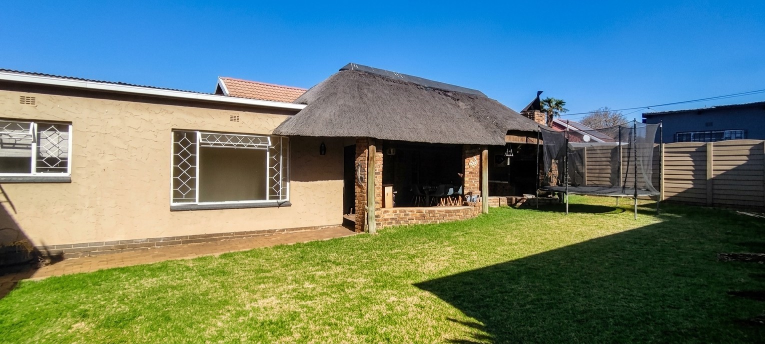 House for sale in Woodmere, Germiston, 678 m²