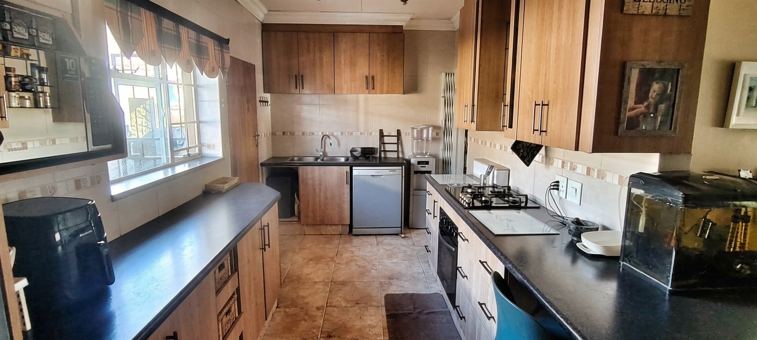 House for sale in Woodmere, Germiston, 678 m²