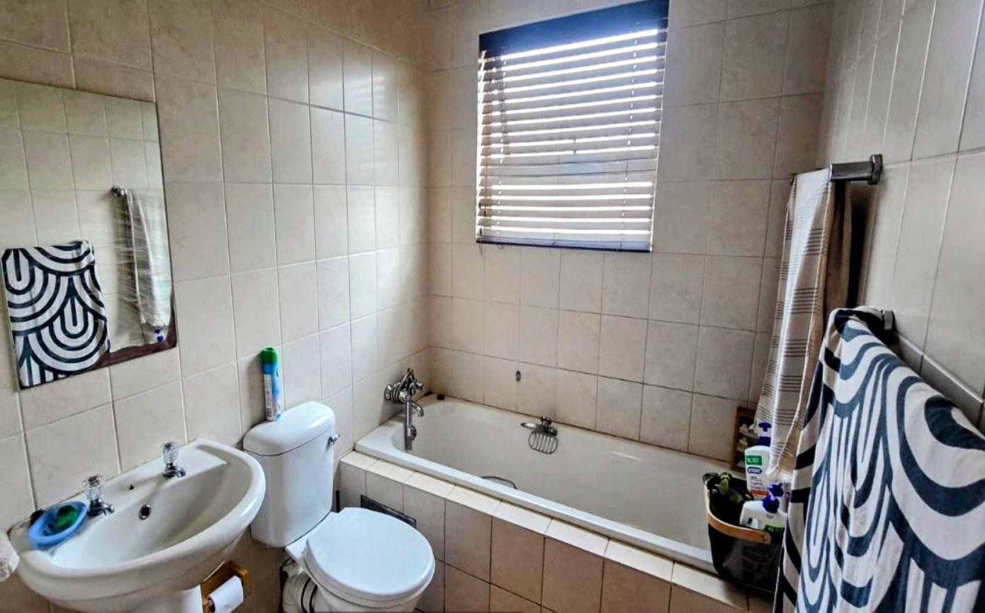 House for sale in Glen Marais, Kempton Park, 161 m²