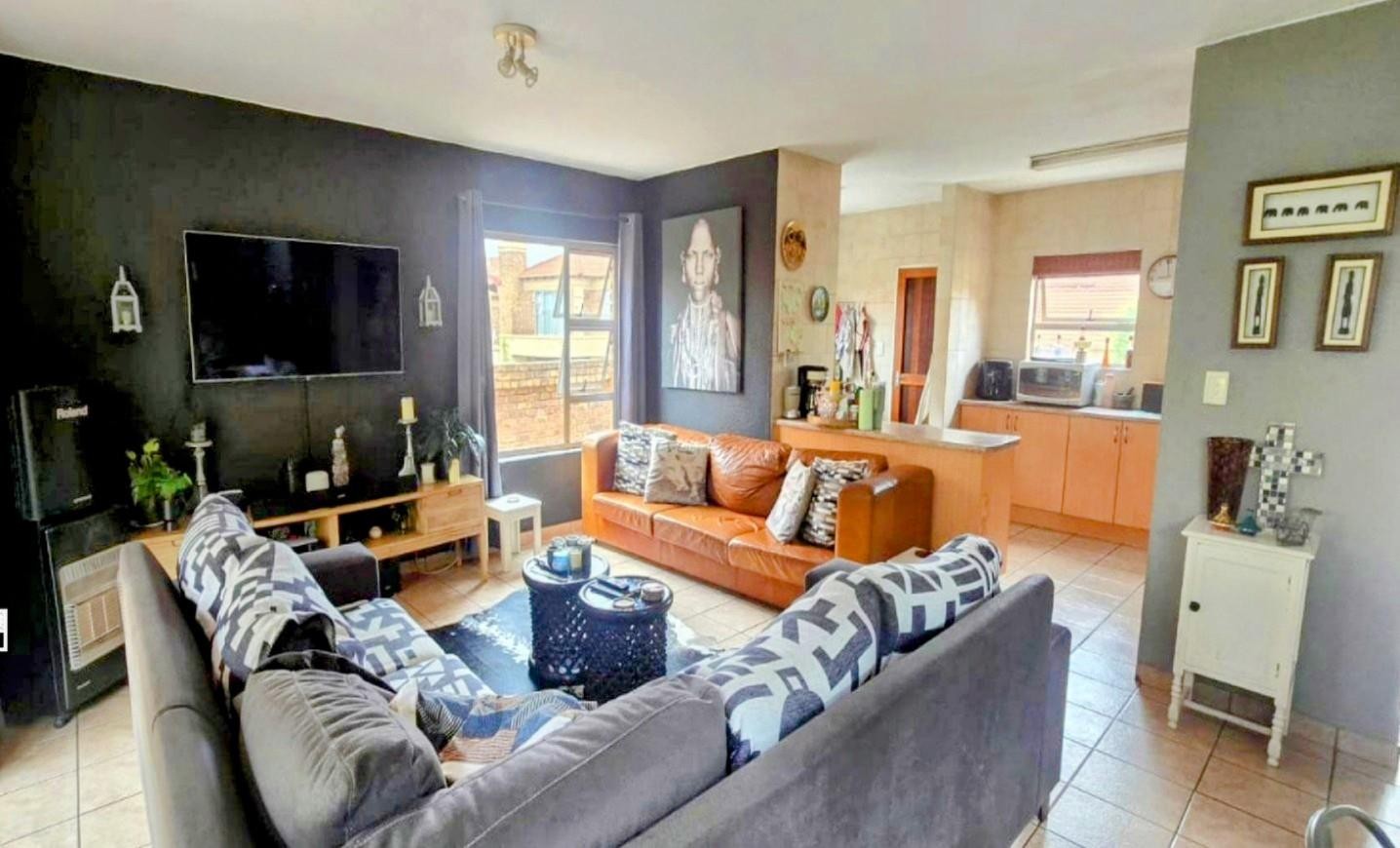 House for sale in Glen Marais, Kempton Park, 161 m²