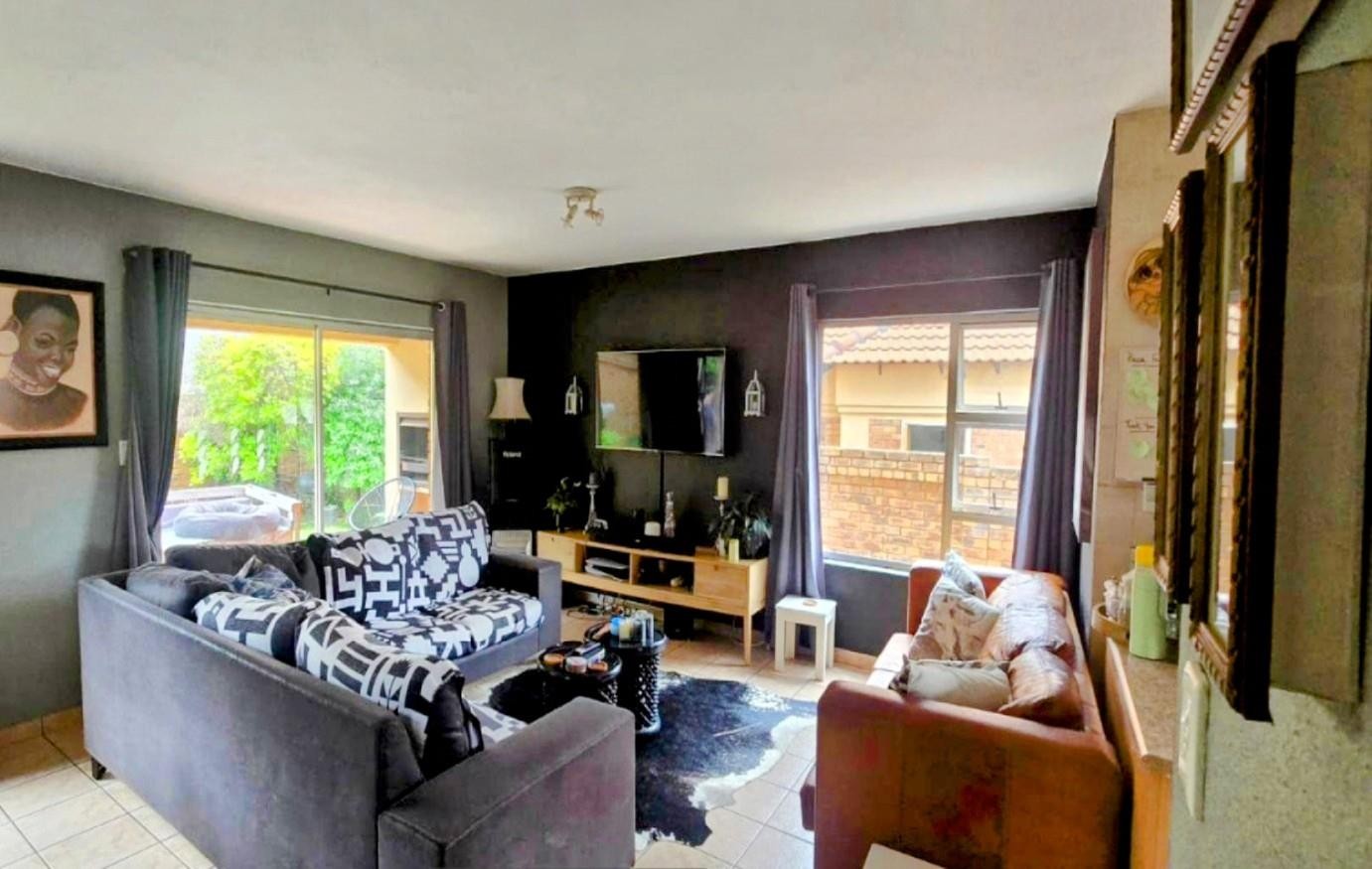House for sale in Glen Marais, Kempton Park, 161 m²