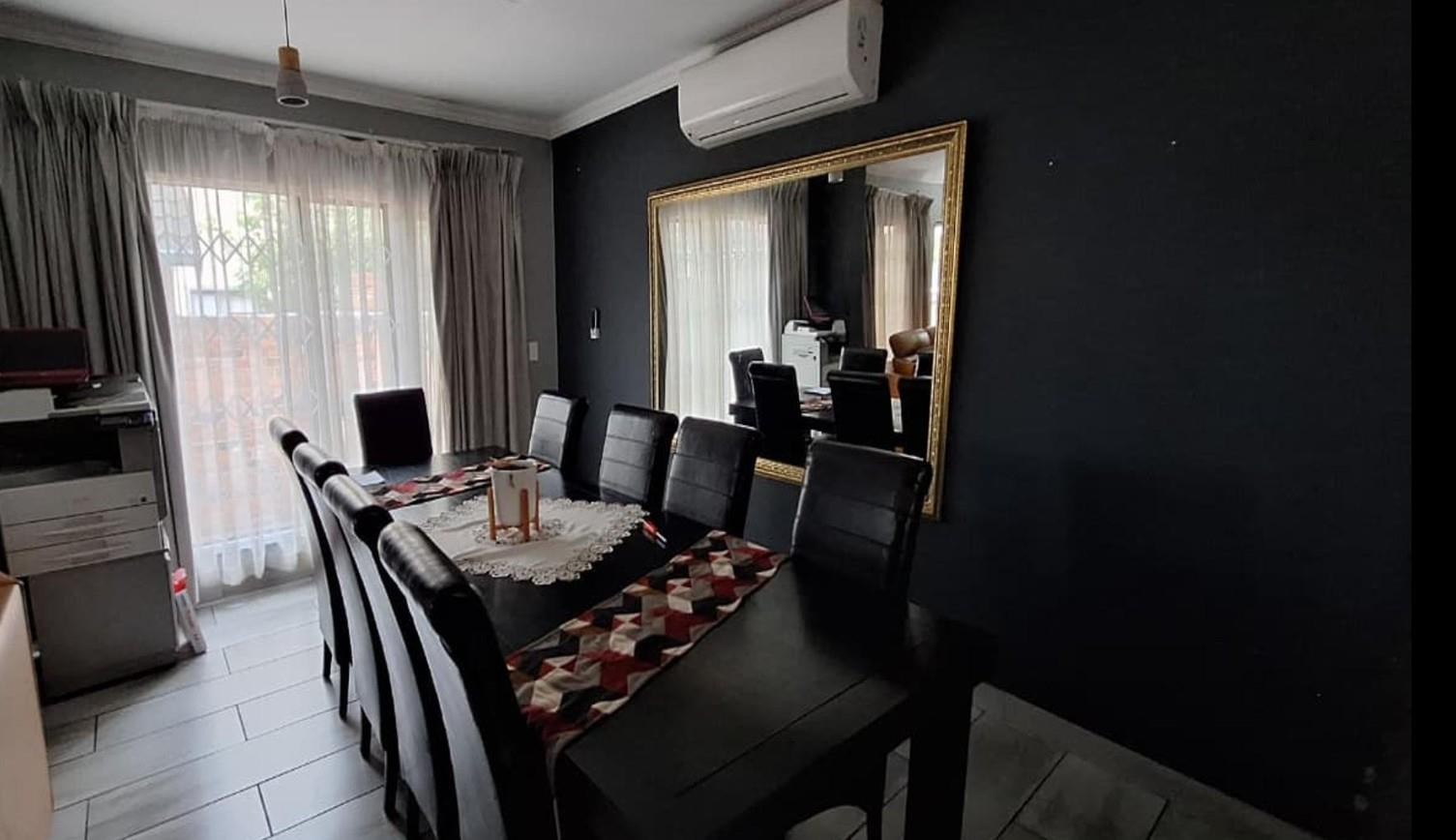 House for sale in Glen Marais, Kempton Park, 991 m²