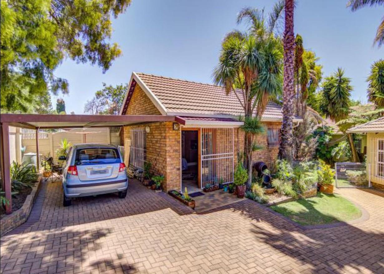 House for sale in Van Riebeeck Park, Kempton Park, 967 m²