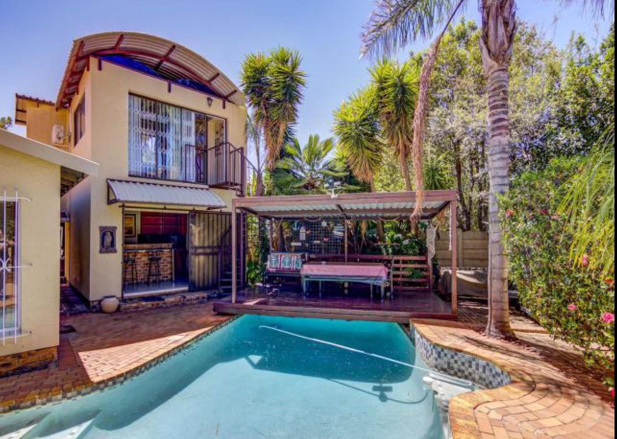 House for sale in Van Riebeeck Park, Kempton Park, 967 m²