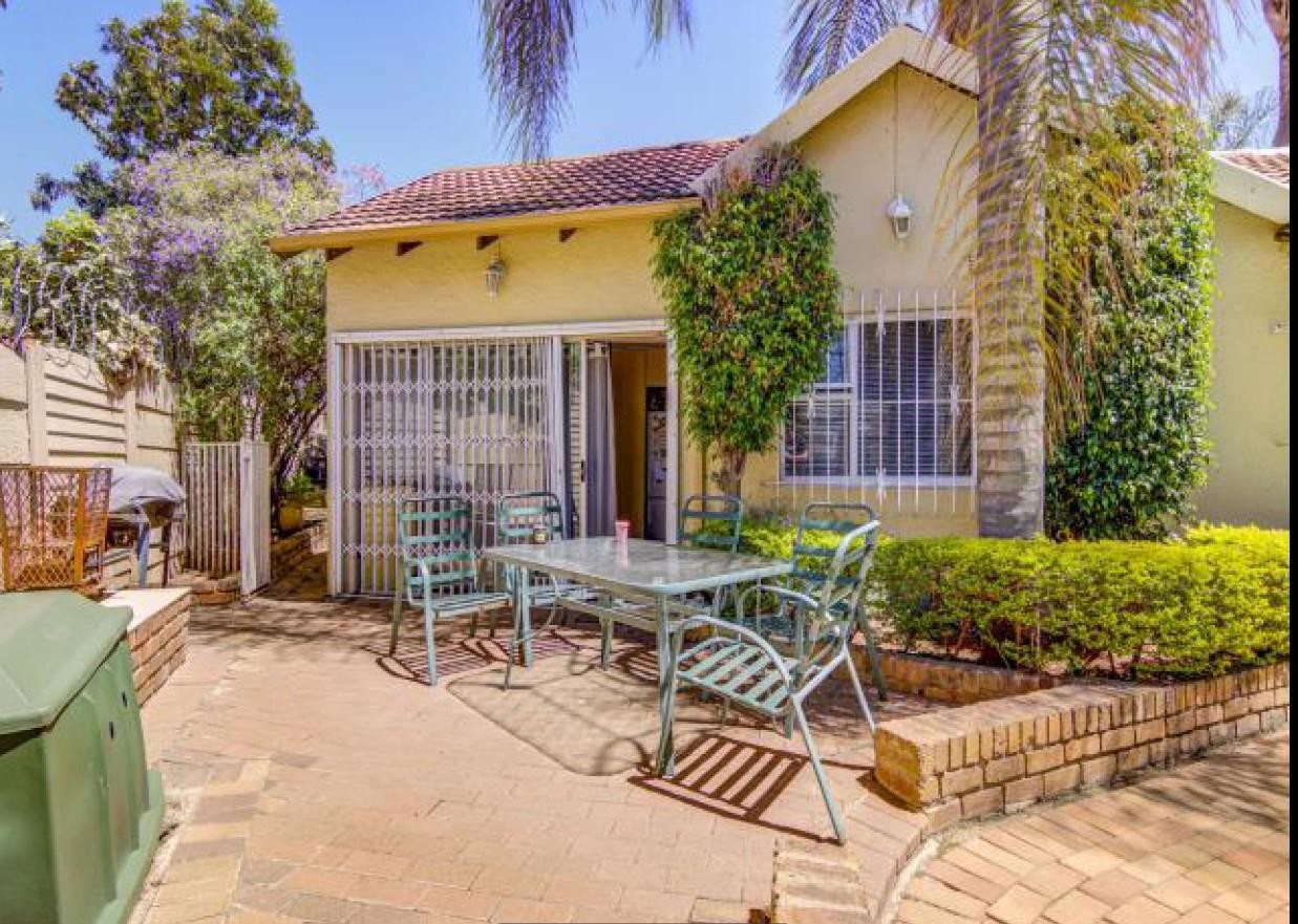 House for sale in Van Riebeeck Park, Kempton Park, 967 m²