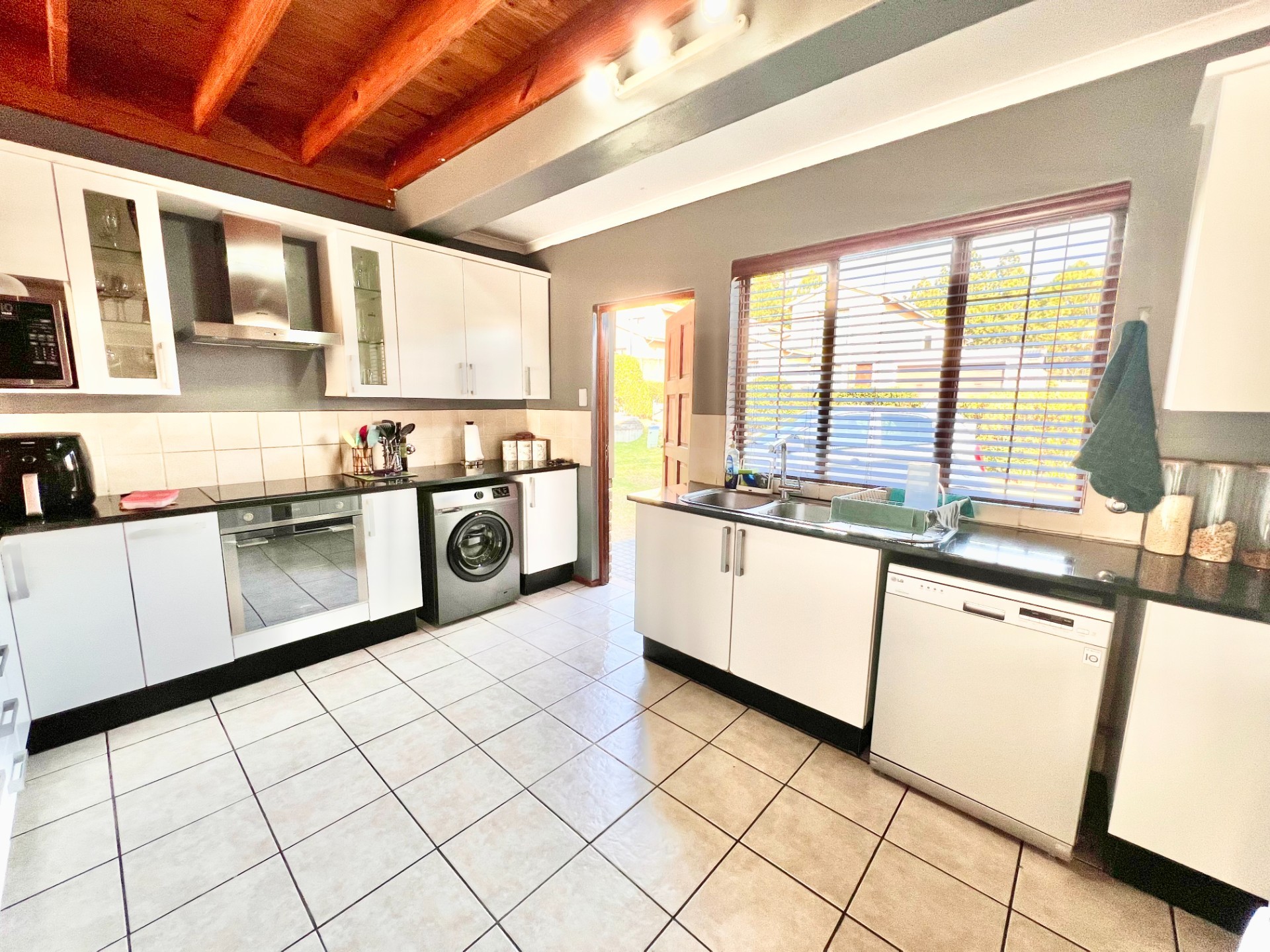 House for sale in Carlswald, Midrand, 389 m²