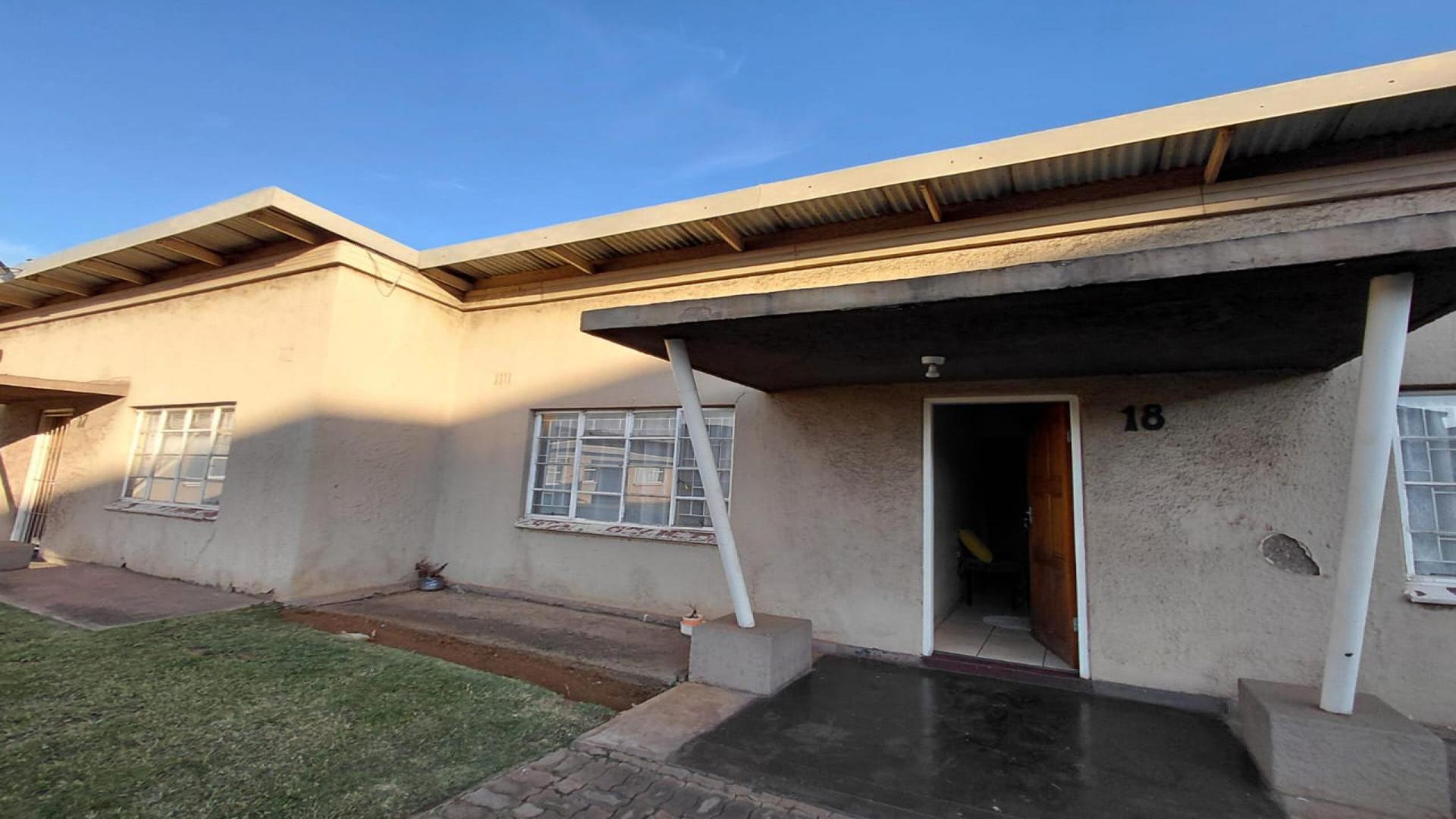 Townhouse for sale in Vanderbijlpark CW 5, Vanderbijlpark CW, Vanderbijlpark, 67 m²