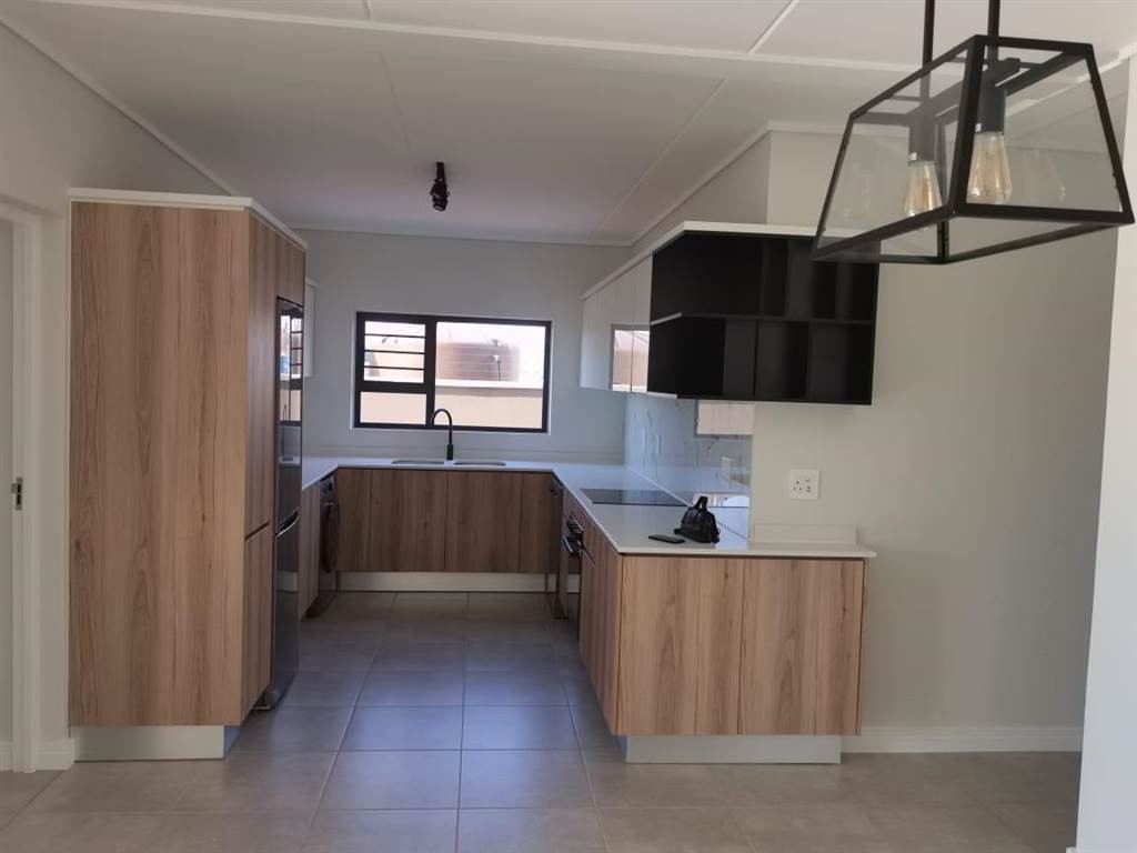 Apartment for rent in Waterfall, Midrand, 12 1, MUNYAKA, 1 MIA, Waterfall, Midrand, Gauteng, 120 m²