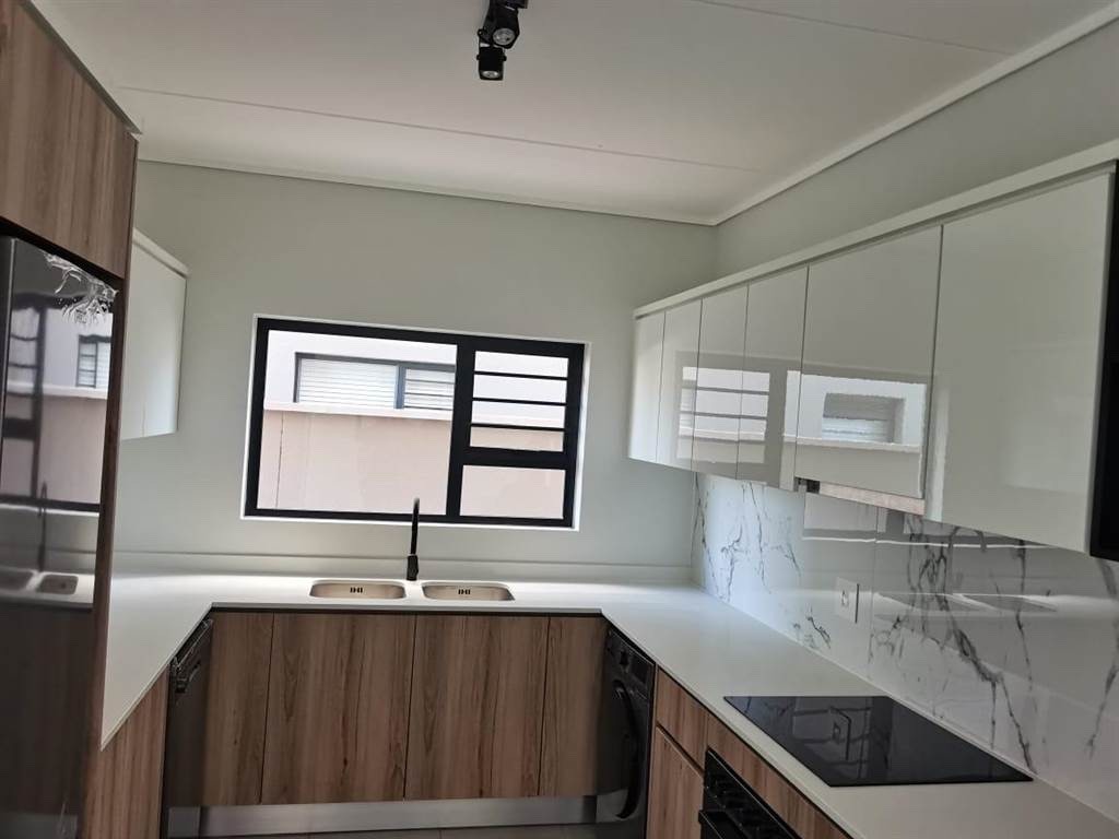 Apartment for rent in Waterfall, Midrand, 12 1, MUNYAKA, 1 MIA, Waterfall, Midrand, Gauteng, 120 m²