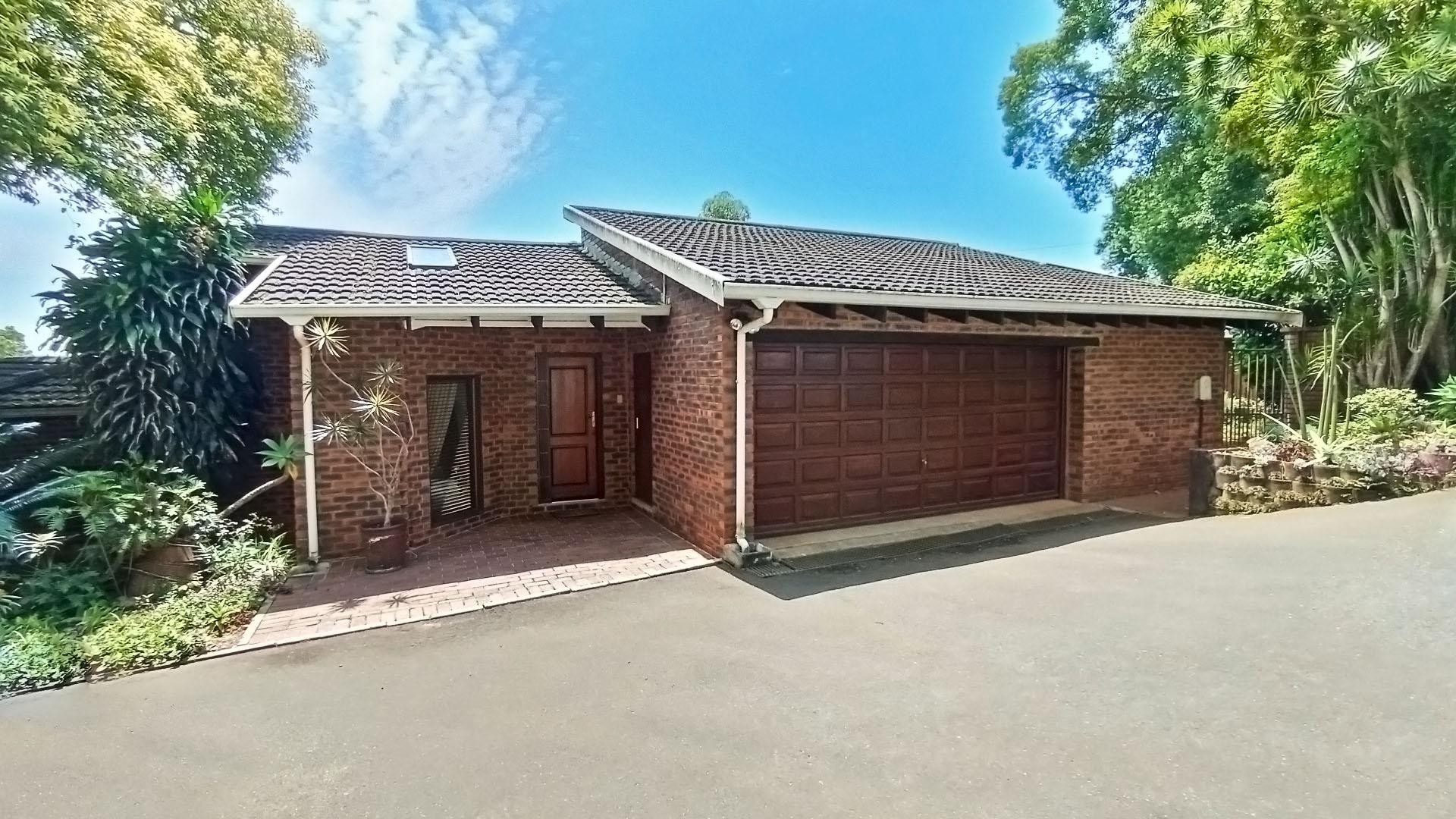 House for sale in Kloof, KwaZulu Natal, 1919 m²