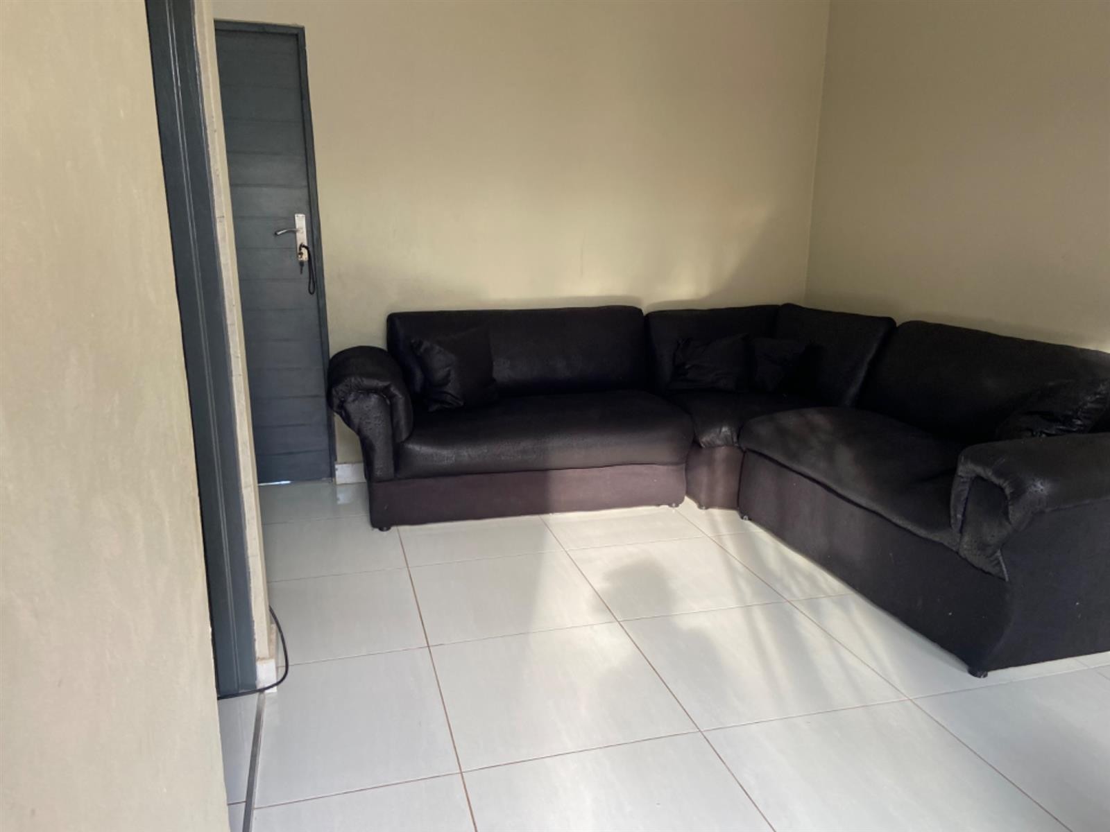 Cottage for rent in Athlone Park, Amanzimtoti, KwaZulu Natal