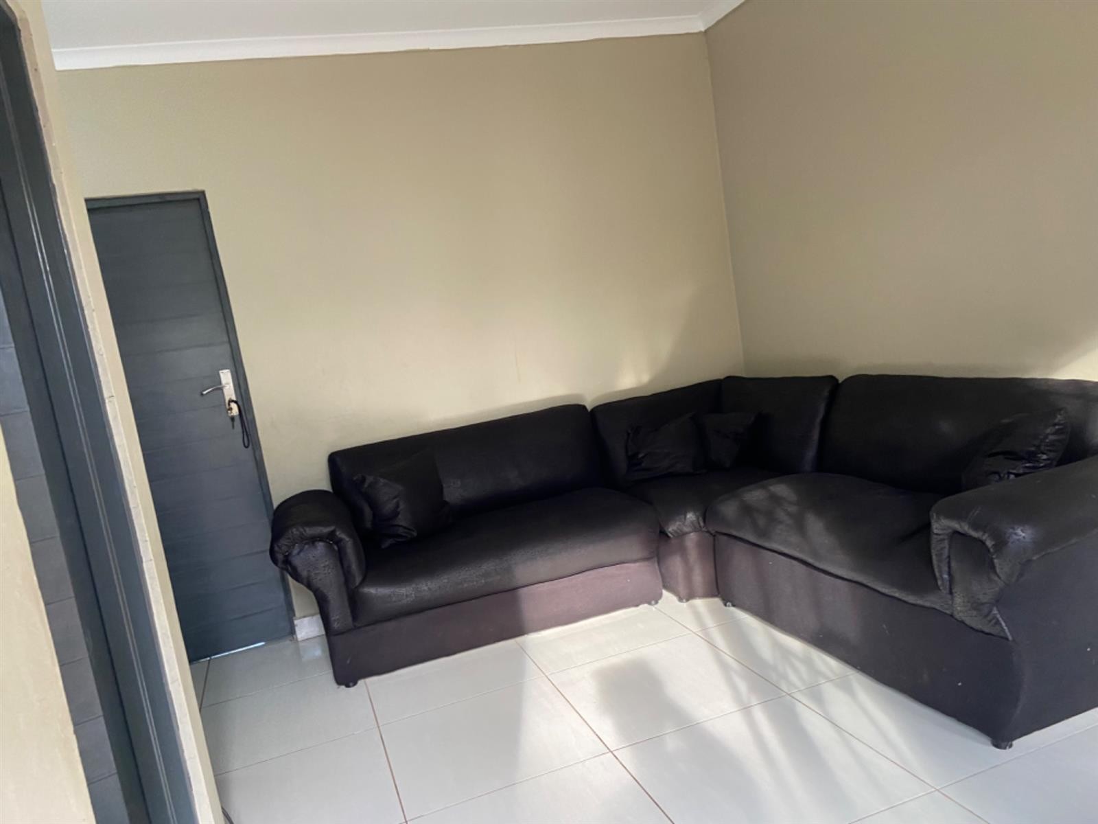 Cottage for rent in Athlone Park, Amanzimtoti, KwaZulu Natal