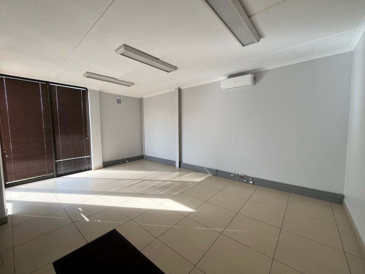 519m² Warehouse, Office TO LET | Willow Park | Stikland Industrial 5