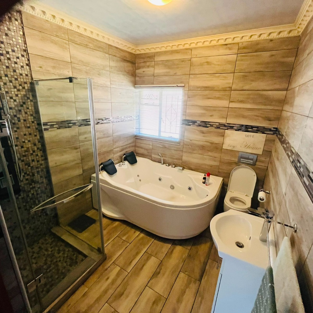 House for sale in Eldoraigne, Centurion, 1983 m²