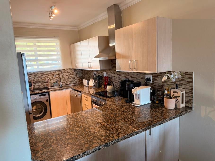 Apartment To Rent in Sandton Central, Sandton 3