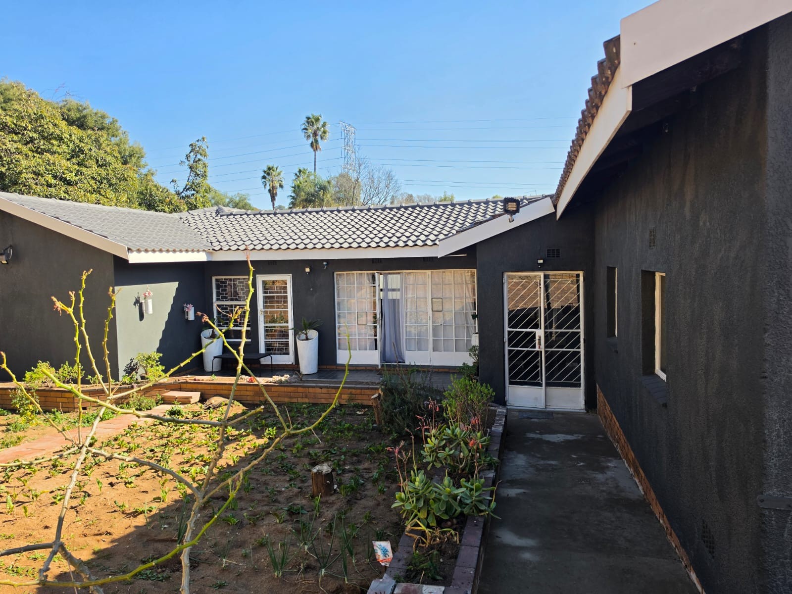 Cottage for rent in Bramley Manor, Johannesburg