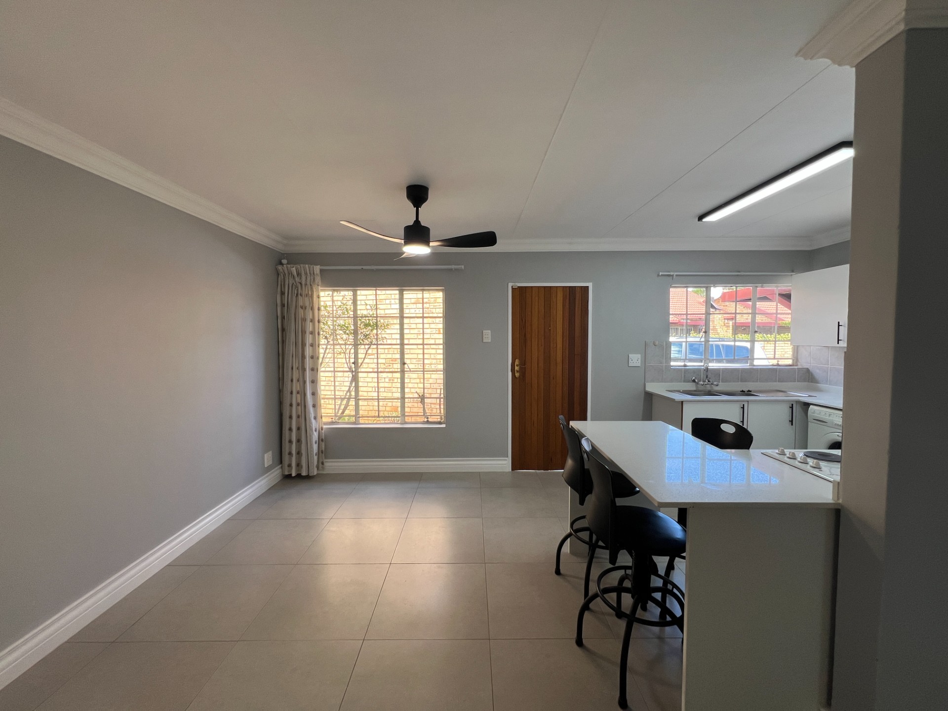 Townhouse for rent in Faerie Glen, Pretoria, 116 m²