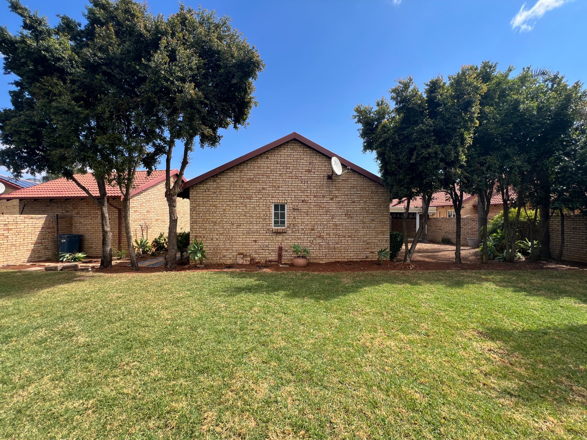 Townhouse for rent in Faerie Glen, Pretoria, 116 m²