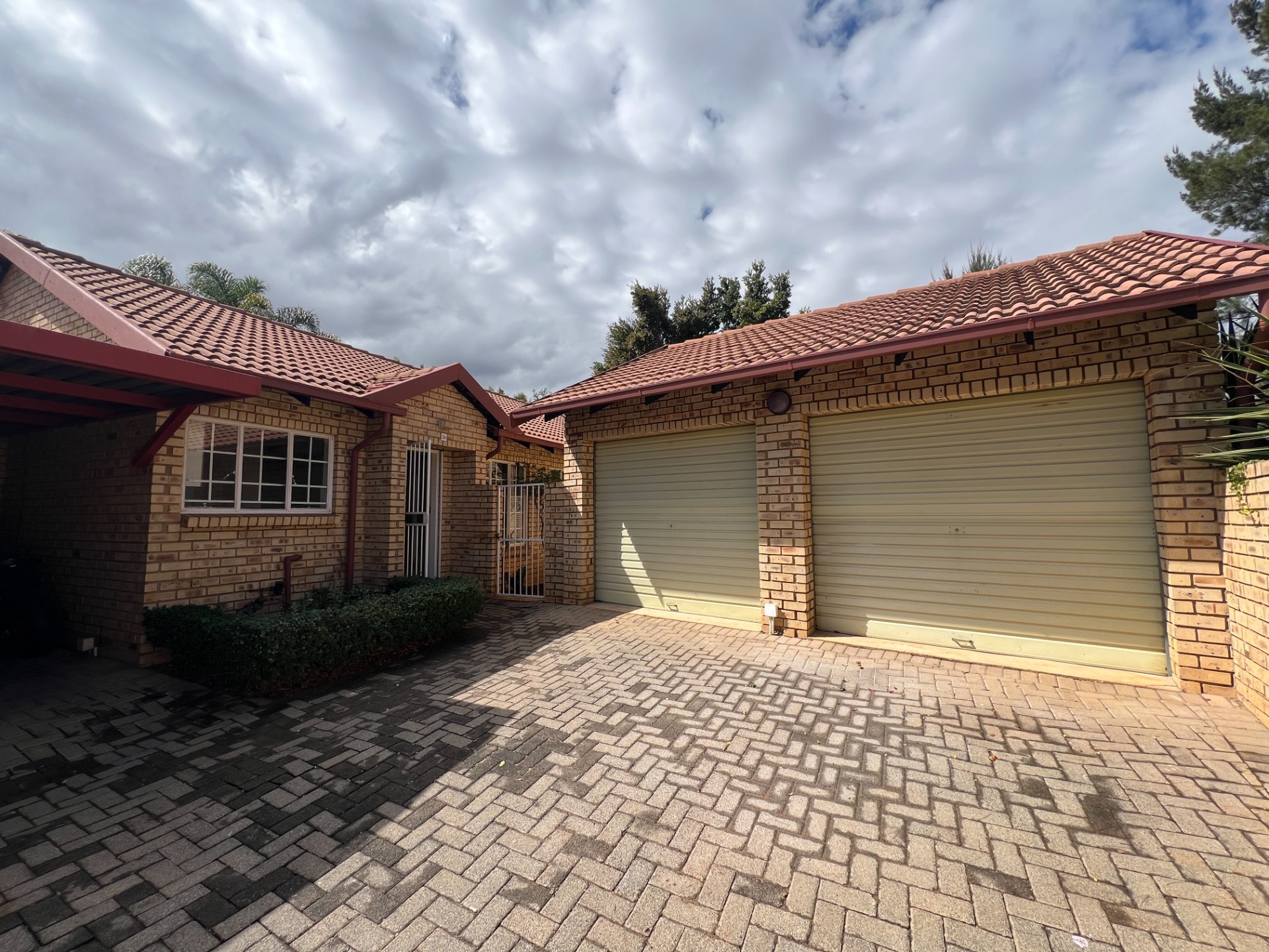 Townhouse for rent in Faerie Glen, Pretoria, 116 m²