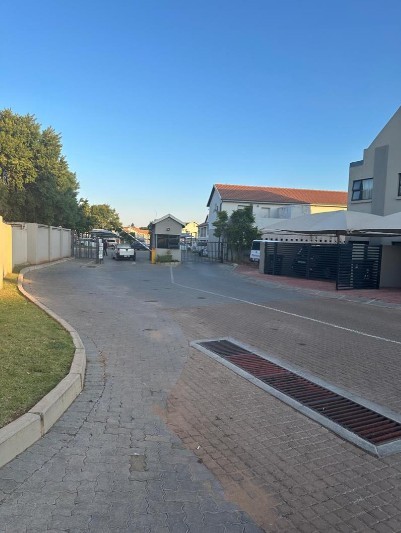 Apartment for sale in Lakefield, Benoni, 00, Racecourse View, Brand Street, Lakefield, Benoni, Gauteng